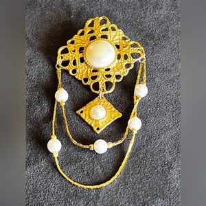 Vintage Pearl Gold Floral Filigree Broach